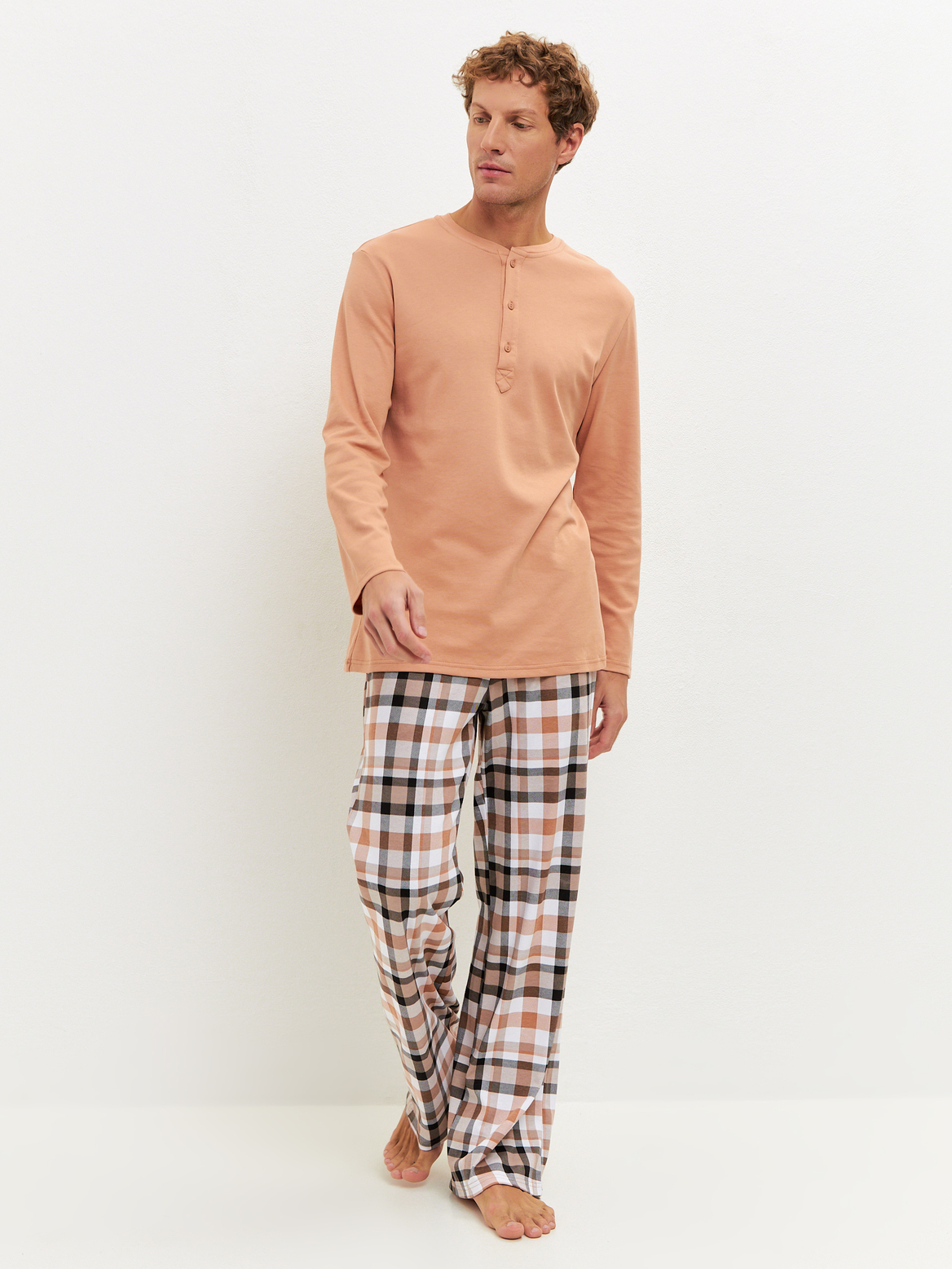 Костюм мужской лонгслив и брюки бежевый клетка