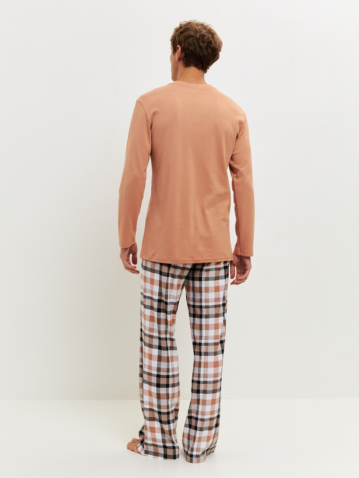 Костюм мужской лонгслив и брюки бежевый клетка